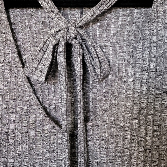 Lane Bryant gray ribbed tank with neck tie 26/28 - Picture 3 of 7